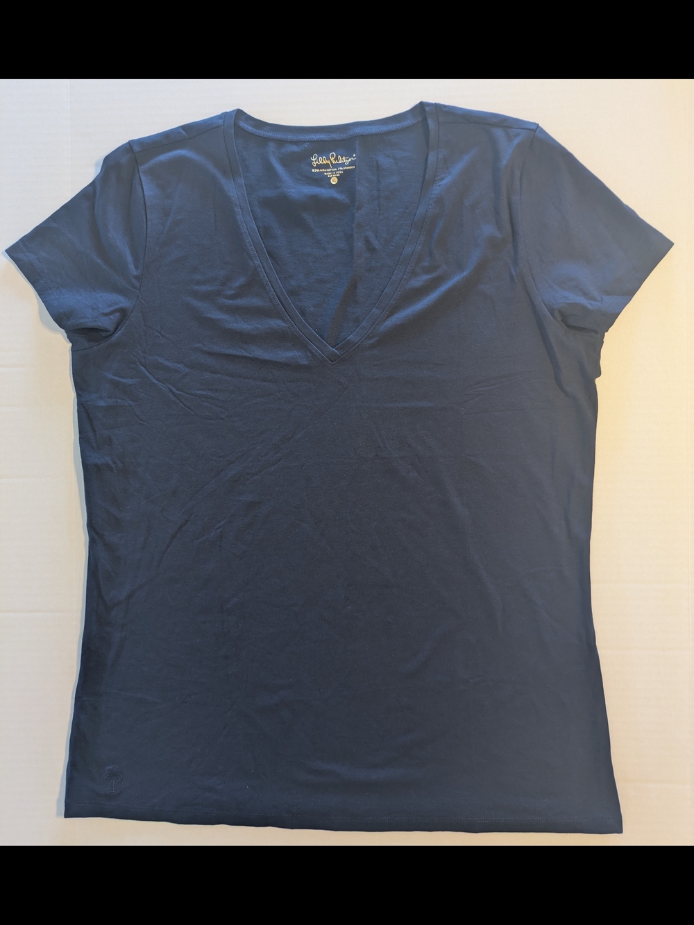 Lilly Pulitzer Women's Navy V-Neck T-Shirt- XL (NWOT)